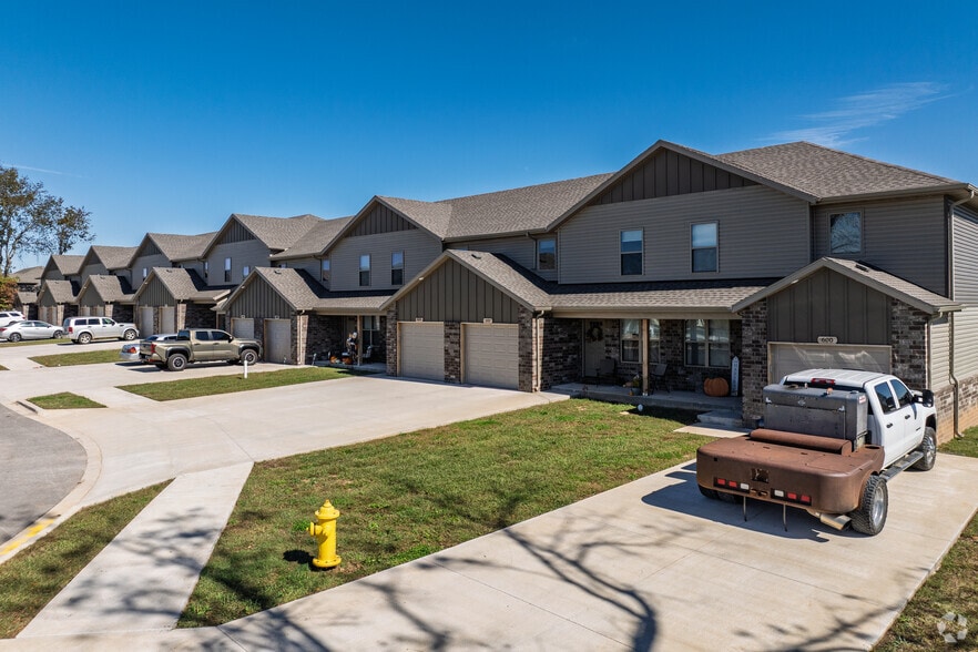 Building Photo - Oakwood Heights Townhomes 2