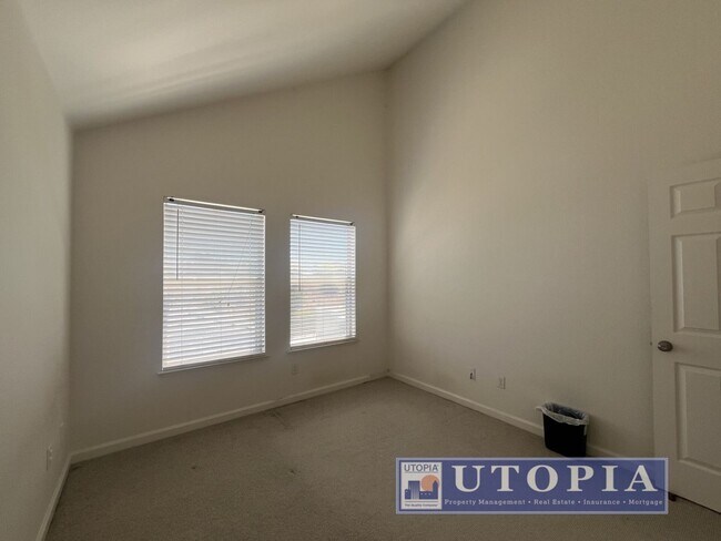 Building Photo - Quiet Beautiful 3 Bed, 2.5 Bath Property Near UCSC