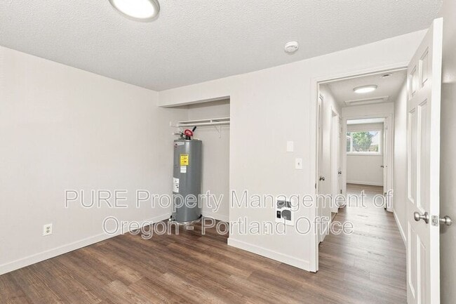 Building Photo - 18411 E Burnside St