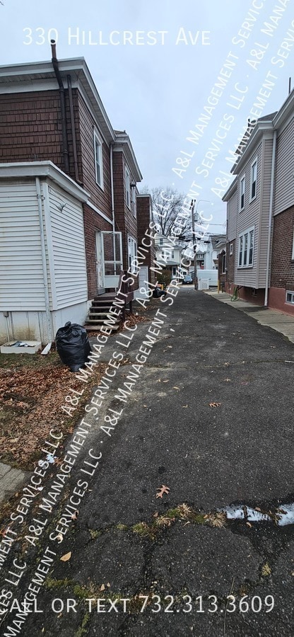 Building Photo - 330 Hillcrest Ave