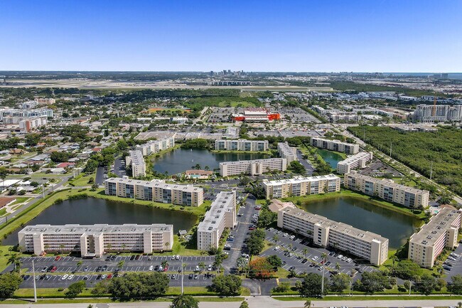 Building Photo - 301 SE 3rd St