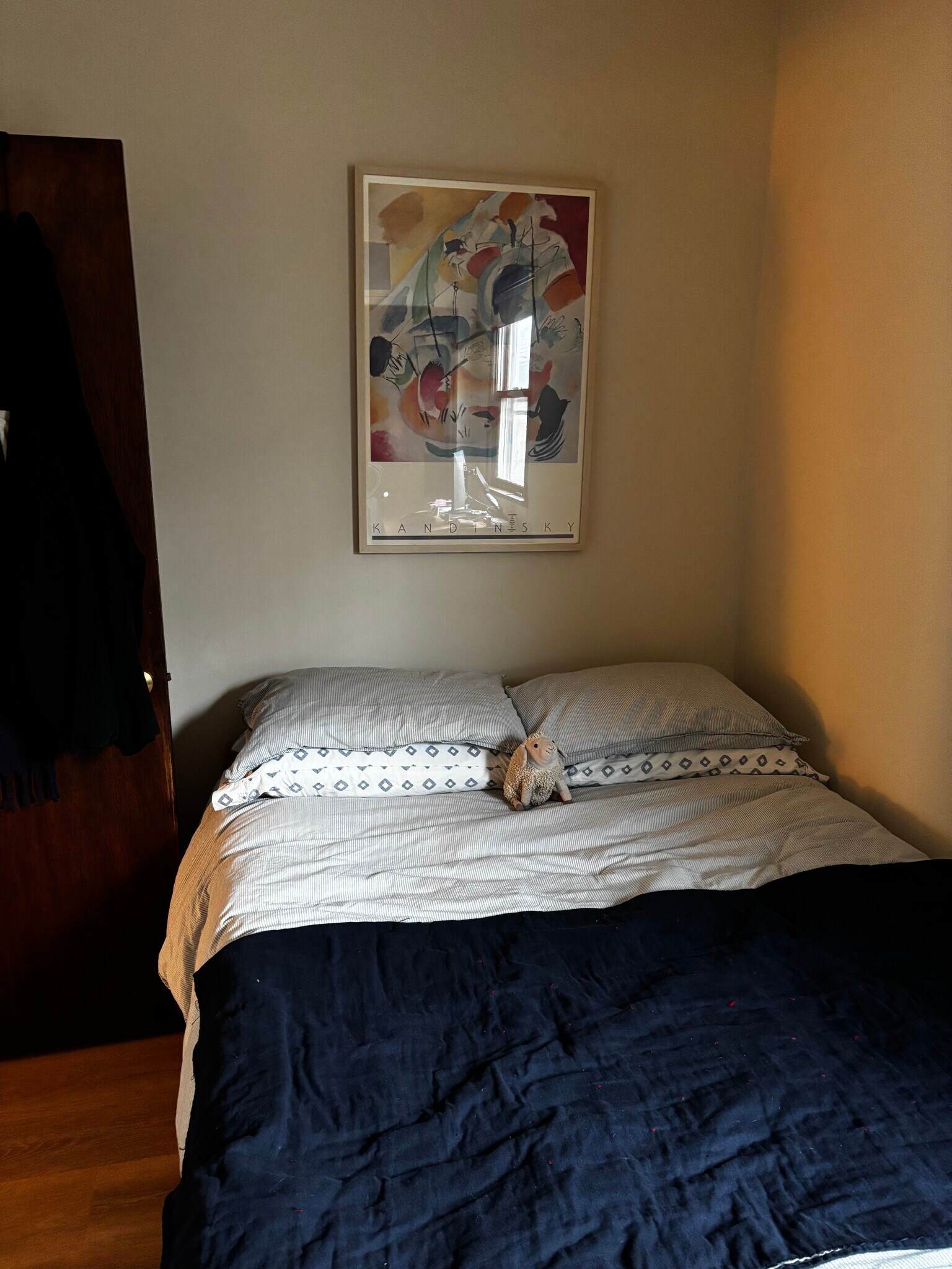 Building Photo - 3351 N Kenmore Ave