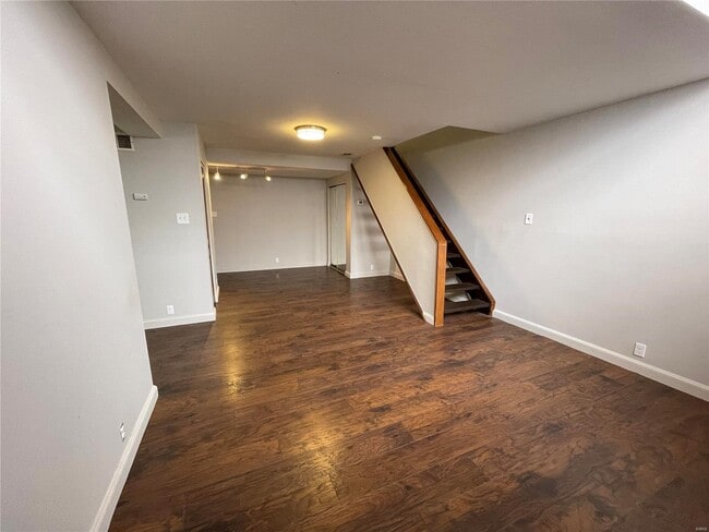 Building Photo - 1052 S Kingshighway Blvd
