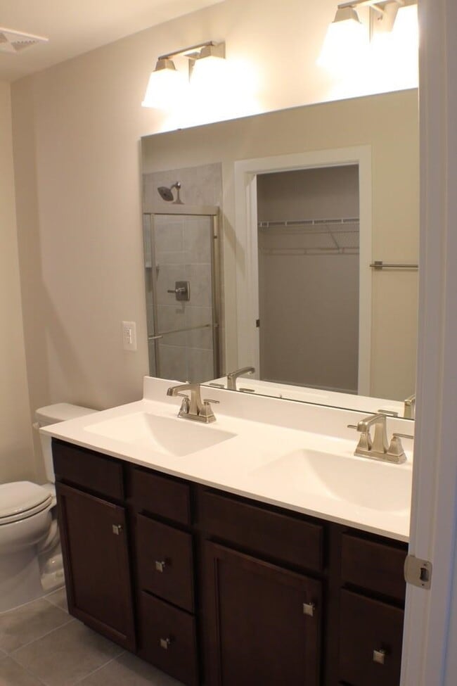 Building Photo - 109 S Peak Dr