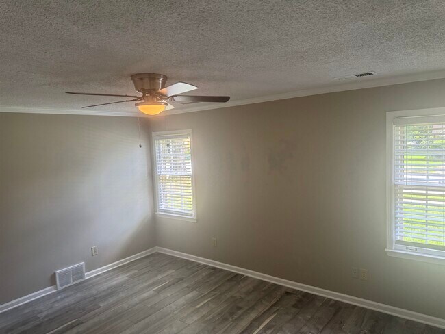 Building Photo - 3991 Birch Glen Dr
