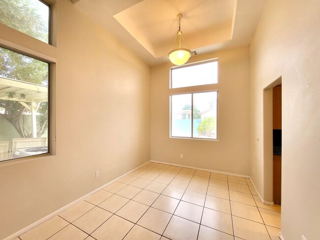 Building Photo - 4 Bedroom House, Private Pool,  Large Pets Welcome