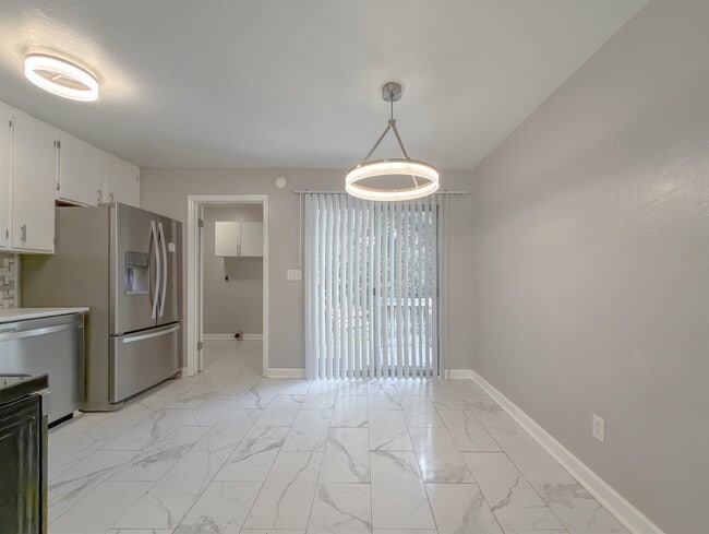 Building Photo - 520 Pasco Ct