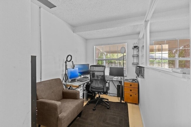 Building Photo - 1345 Tindaro Dr
