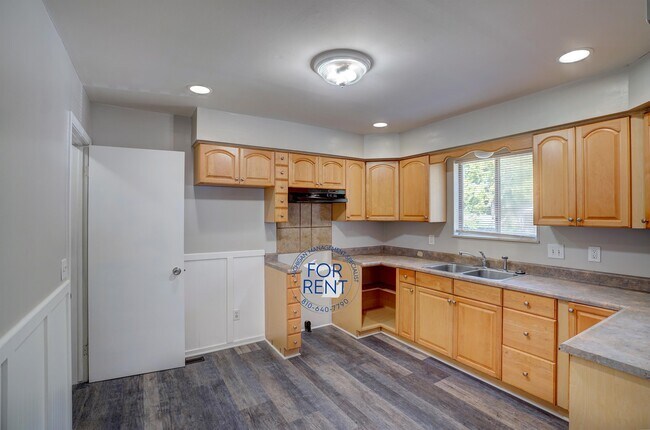 Building Photo - 3717 Larchmont St