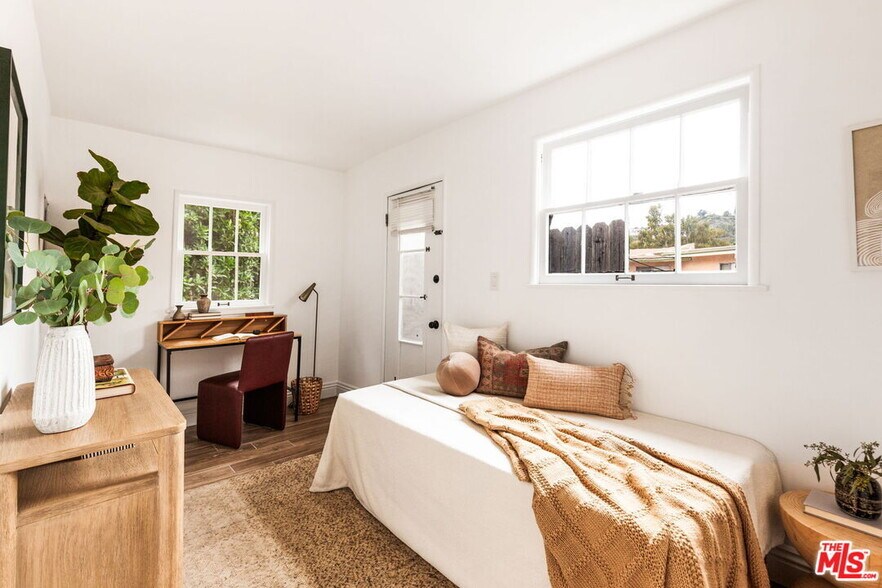 Building Photo - 2251 N Cahuenga Blvd