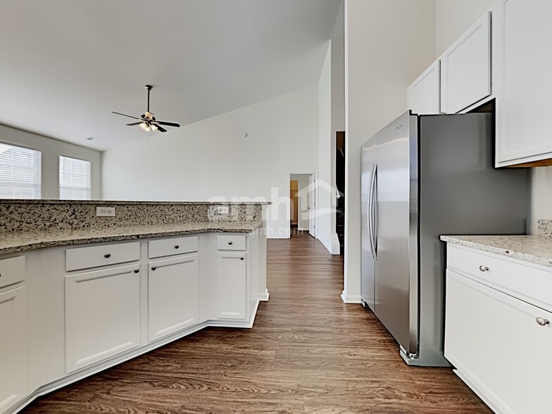 Building Photo - 128 Satur Dr