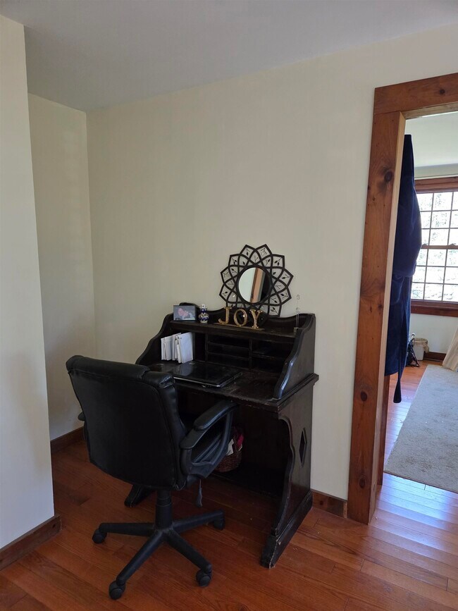 Building Photo - 43 Casalis Rd