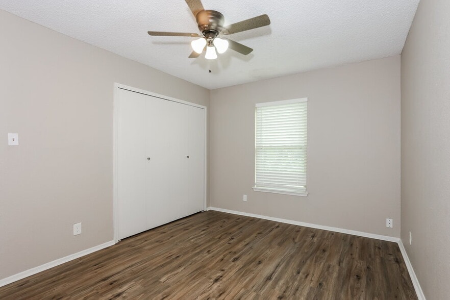 Building Photo - 511 Rosewood Ln