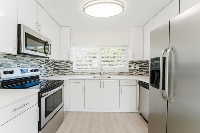 Building Photo - 323 Spanish River Blvd