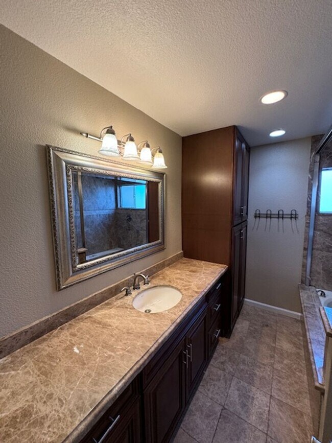 Building Photo - Beautiful Home in the Heart of Hemet