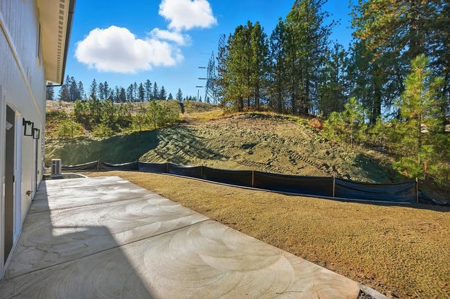 Building Photo - Stylish New Duplex with Scenic Surroundings