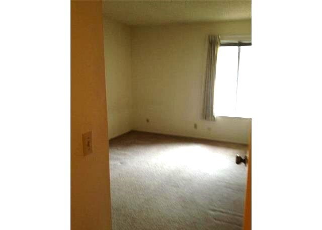 Building Photo - 1008 Las Lomas Dr