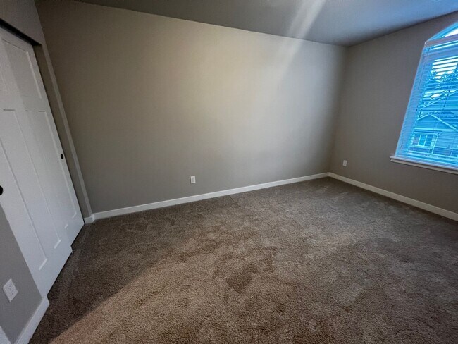 Building Photo - 4237 Caddyshack Dr NE