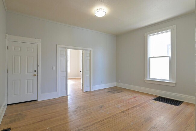 Building Photo - 532 S 30th St