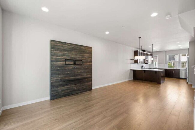 Building Photo - 13717 Admiralty Way