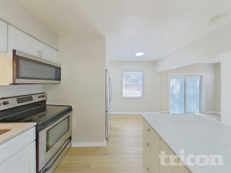 Building Photo - 2413 Park St N