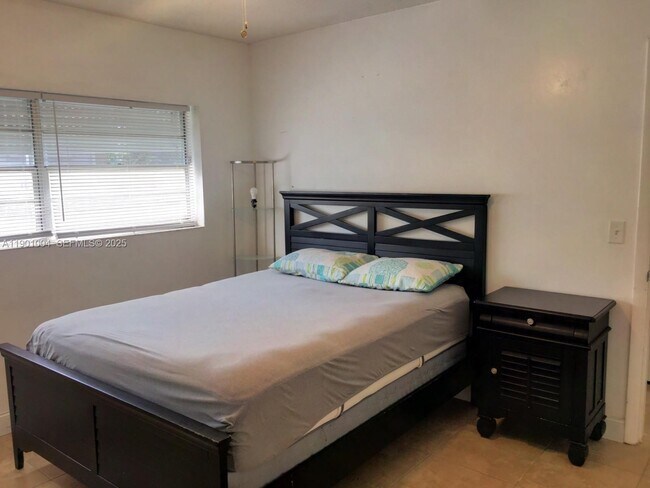 Building Photo - 3515 Van Buren St