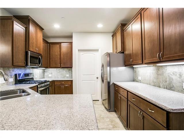 Building Photo - 929 Jamesville Ln