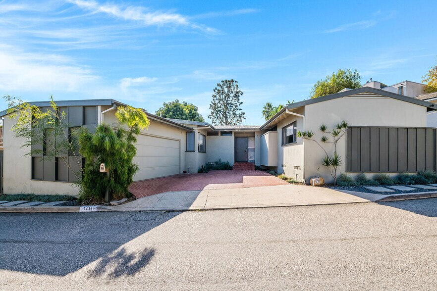 Building Photo - 2431 Carman Crest Dr