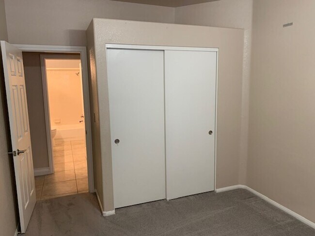 Building Photo - SINGLE STORY WITH A 3 CAR GARAGE IN HENDERSON!!!!