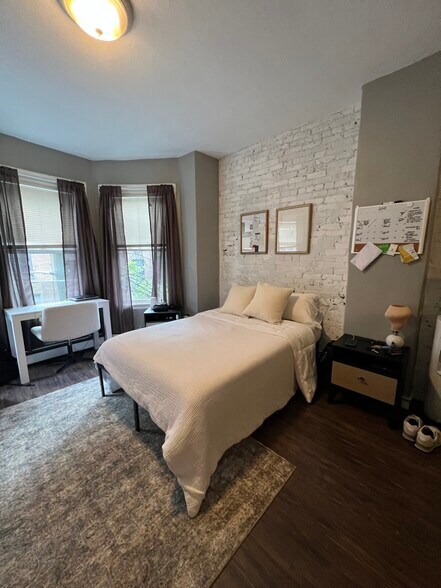 Building Photo - 47 Joy St