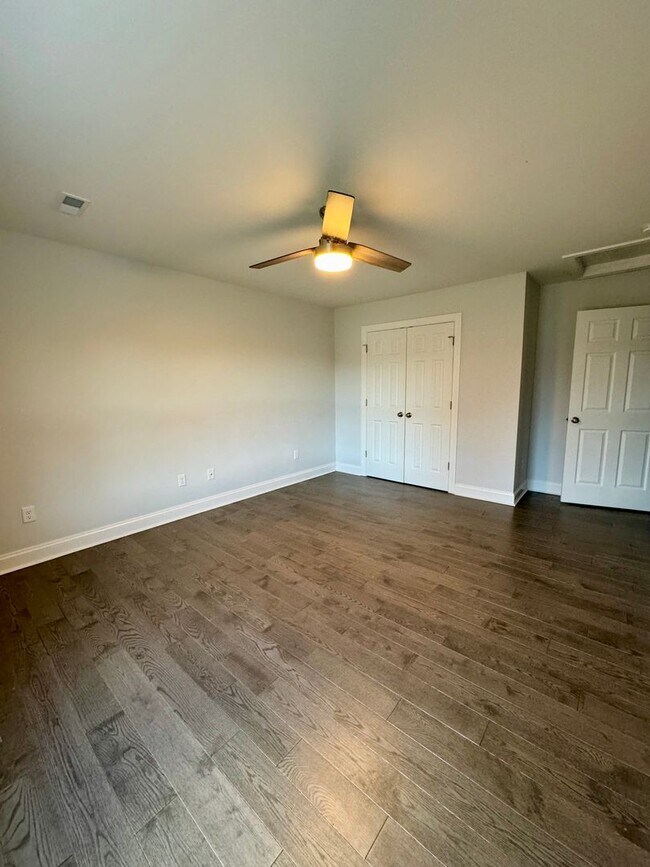 Building Photo - Like New Duplex for Rent