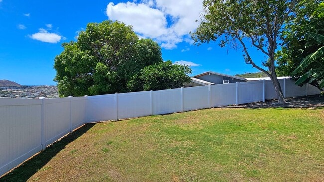 Building Photo - Waialae Nui Ridge - Renovated 4 bedroom, 3...