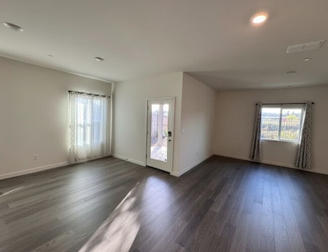 Building Photo - Beautiful 4-Bedroom Home in the Wyndham Estates Neighborhood of Redding! READY FOR MOVE IN!