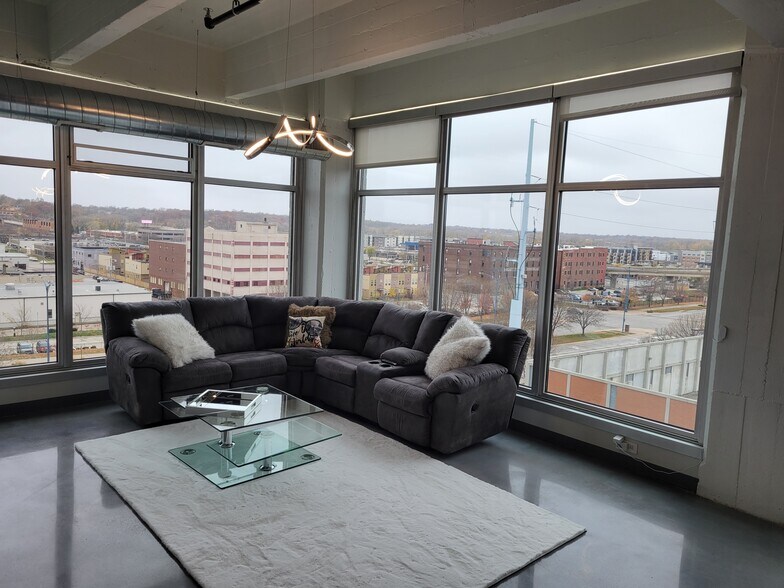 Building Photo - 120 SW 5th St