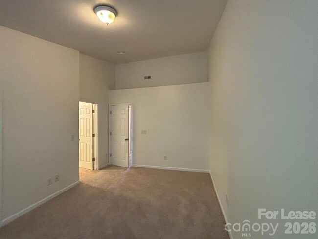 Building Photo - 18 Sharpstone Ln
