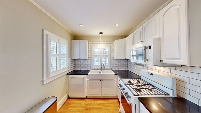 Building Photo - 1919 Nassau Blvd