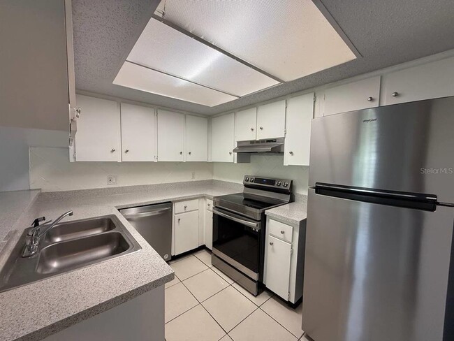 Building Photo - 3153 Bloomingdale Villas Ct