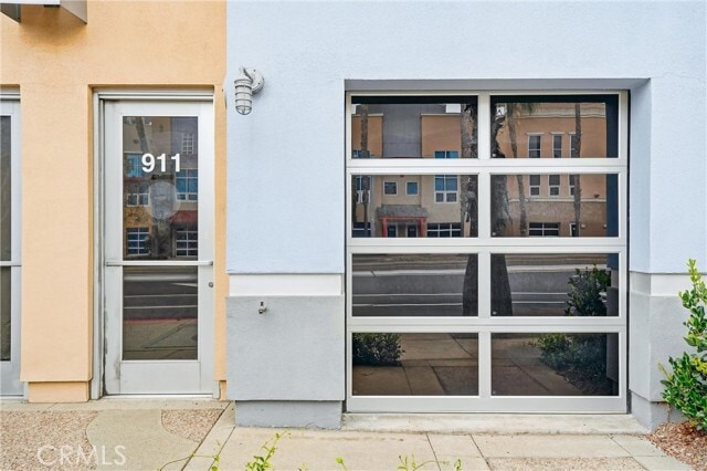 Building Photo - 911 E Santa Ana Blvd