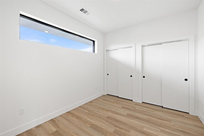 Building Photo - 4315 S Congress Ave