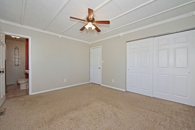 Building Photo - Large 4 bedroom 3bath Home in Colorado Springs