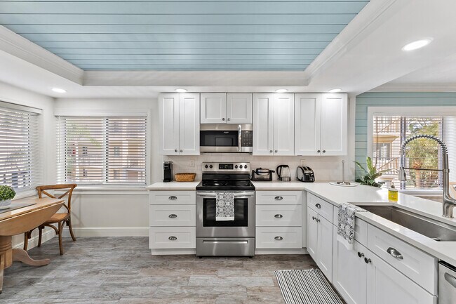 Building Photo - 275 Palm Ave