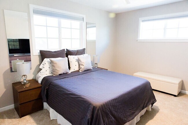 Building Photo - Gorgeous Fully Furnished 3 Bd 2 Bath Vacation Home!