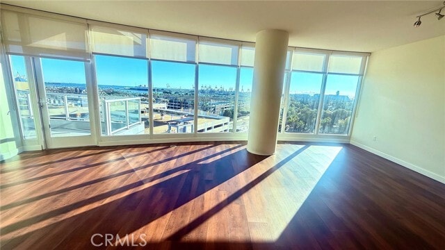 Building Photo - 411 W Seaside Way