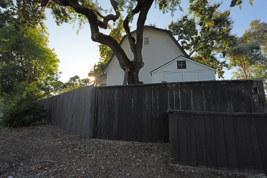 Building Photo - 5644 Sonoma Hwy