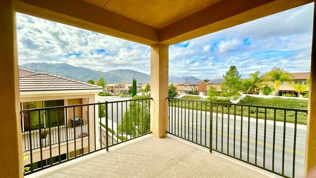 Building Photo - Beautiful, Stand Alone Condo in Resort-lik...