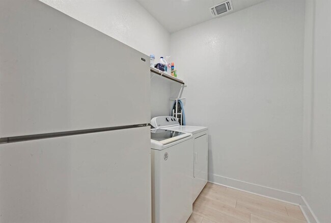 Building Photo - 475 Gamble Dr