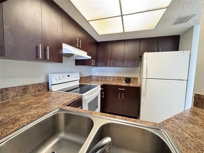 Building Photo - 5200 NW 31st Ave