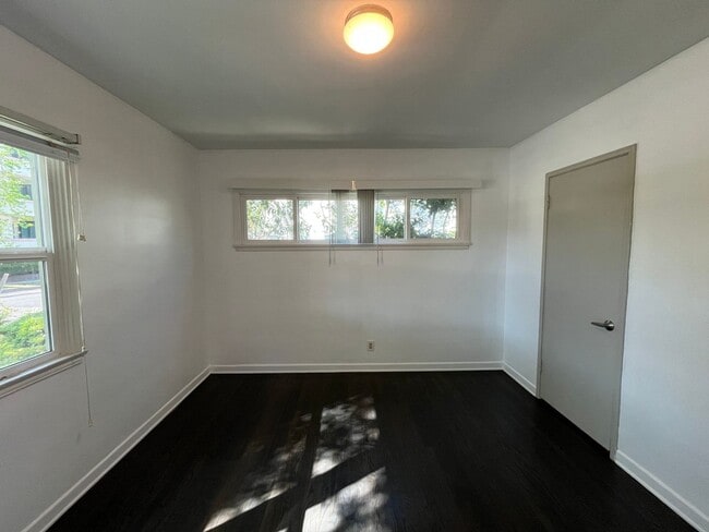 Building Photo - Sherman Oaks 3+2 w/bonus room + upgrades on cul-de-sac lot!