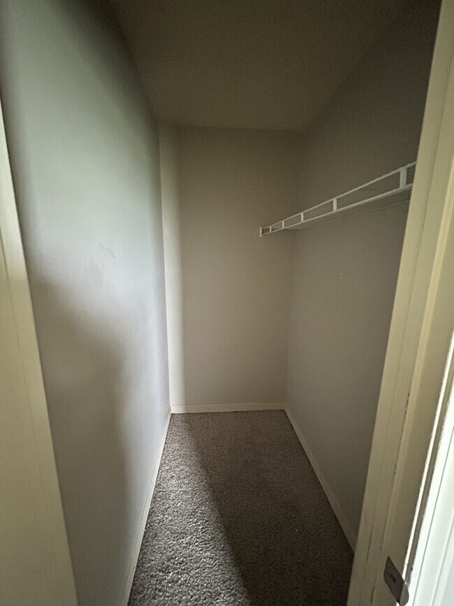 Building Photo - 2034 Carneal Ln