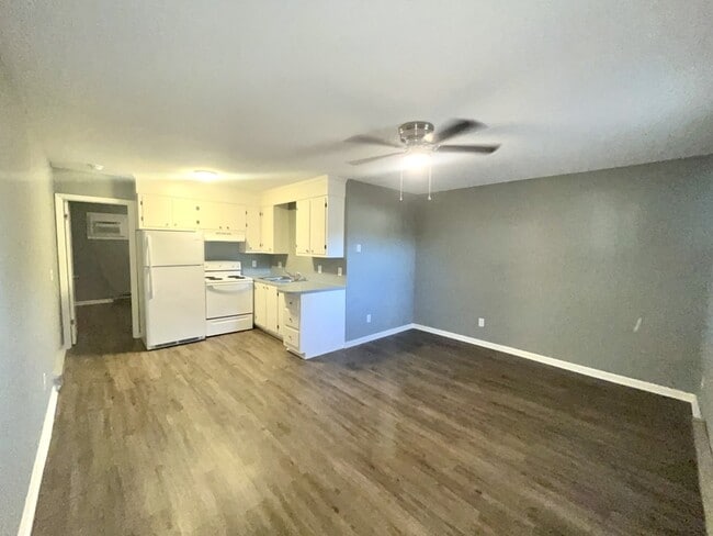 Building Photo - 1095 Cheyenne Ct